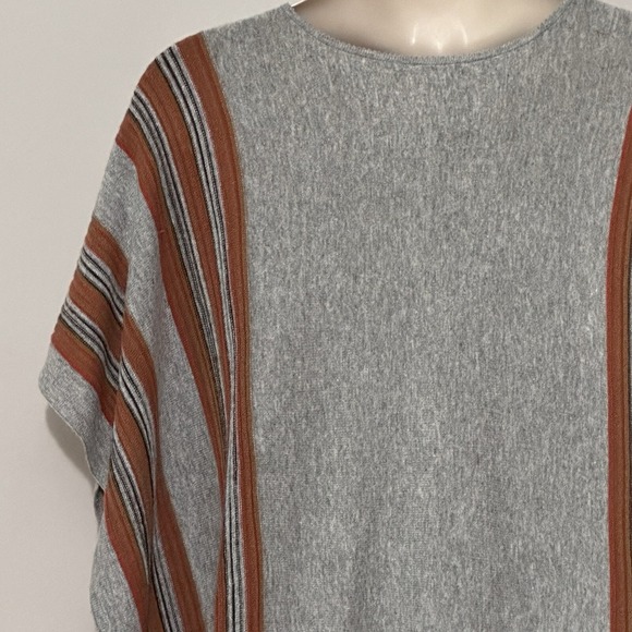Mystree Womens Poncho Sweater OS Gray Cashmere Blend‎ Fringe Boho Hippie Western - Picture 6 of 13